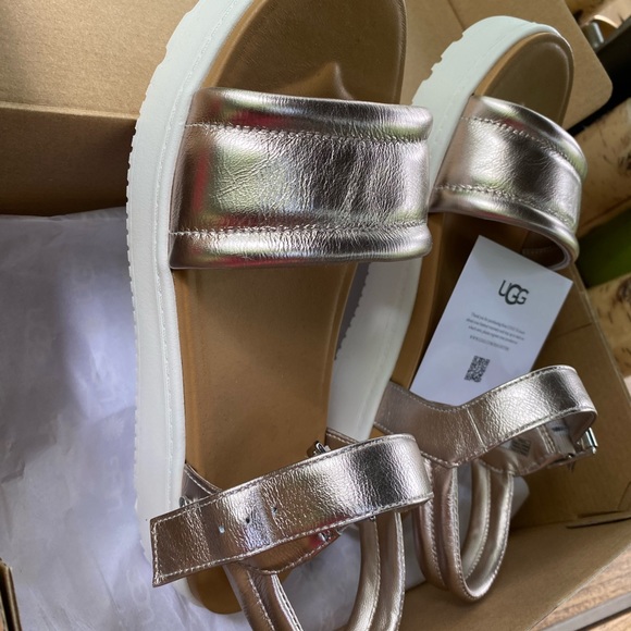 UGG Women's Strap Sandal in Rose Gold Metallic, 7.5 US - Picture 4 of 5